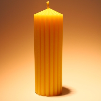 Bišu vaska svece Garais rievotais cilindrs.