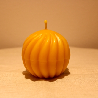 Bišu vaska svece Rievotā bumba.